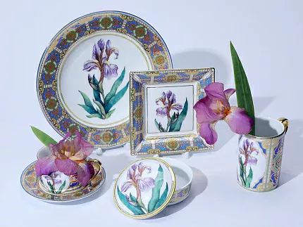 Тарелка декоративная 270 мм в подарочной упаковке, форма Европейская, рисунок Нежный Ирис, арт. 81.32770.00.1