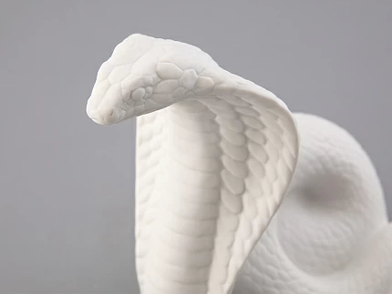 Скульптура форма Кобра, большой размер, в подарочной упаковке, рисунок Белый, арт. 81.33373.00.1 Скульптура форма Кобра, большой размер, в подарочной упаковке, рисунок Белый, арт. 81.33373.00.1