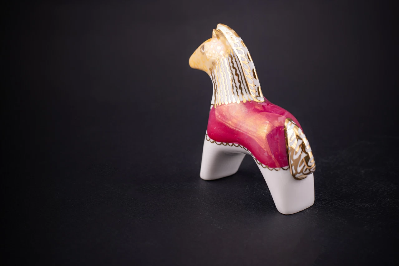 Скульптура на форме Лошадь, Клубничный абрикос, арт 62.21208.00.1, 