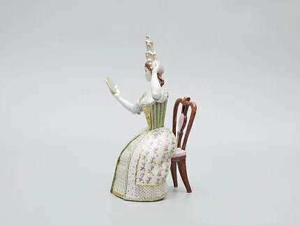 Скульптура Дама с зеркалом Петровская Ассамблея арт. 82.51220.00.1 Скульптура Дама с зеркалом Петровская Ассамблея арт. 82.51220.00.1