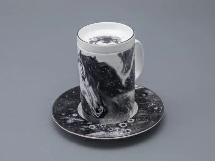 Бокал с блюдцем и крышкой 400 мл в подарочной упаковке, форма top рисунок Черный мустанг, арт 81.34276.00.1, 