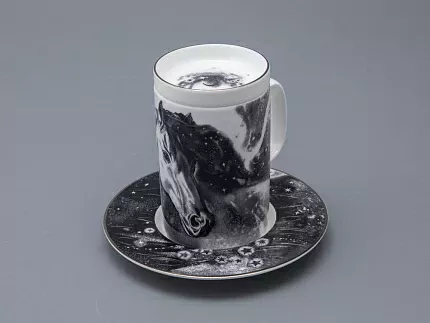 Бокал с блюдцем и крышкой 400 мл в подарочной упаковке, форма top рисунок Черный мустанг, арт 81.34276.00.1