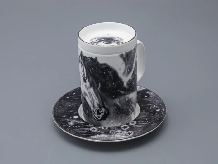 Бокал с блюдцем и крышкой 400 мл в подарочной упаковке, форма top рисунок Черный мустанг, арт 81.34276.00.1, 