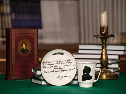 Чашка с блюдцем 165 мл форма Майская рисунок Русские писатели Пушкин, арт. 81.31157.00.1