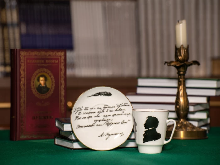 Чашка с блюдцем 165 мл форма Майская рисунок Русские писатели Пушкин, арт. 81.31157.00.1, 