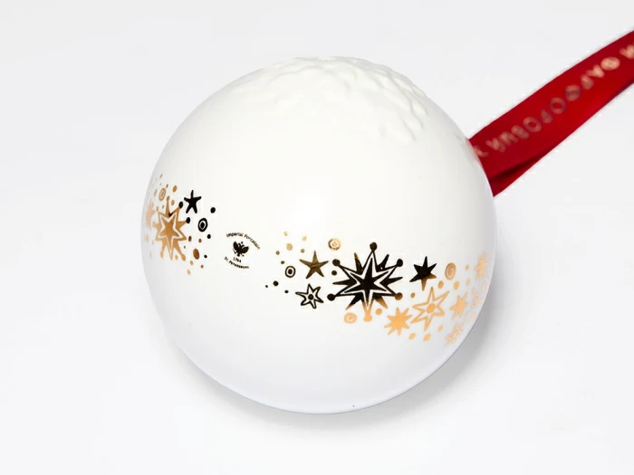 Елочная игрушка в подарочной упаковке, форма Шар с елкой, рисунок Звездопад, арт. 81.33931.00.1, 