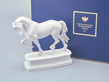 Скульптура в подарочной упаковке, форма Конь Фризской породы, рисунок Белый арт 81.18591.00.1