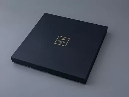 Декоративная тарелка 300 мм в подарочной упаковке, форма Восточная рисунок Черный мустанг, арт 81.34275.00.1