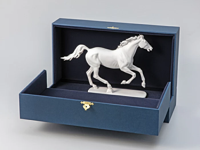 Скульптура Конь Англо-арабский, в подарочной упаковке, рисунок Белый арт. 81.18629.00.1, 