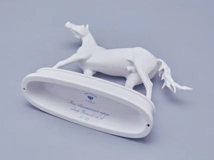 Скульптура в подарочной упаковке, форма Конь Ахалтекинский, рисунок Белый, арт. 81.18627.00.1, 