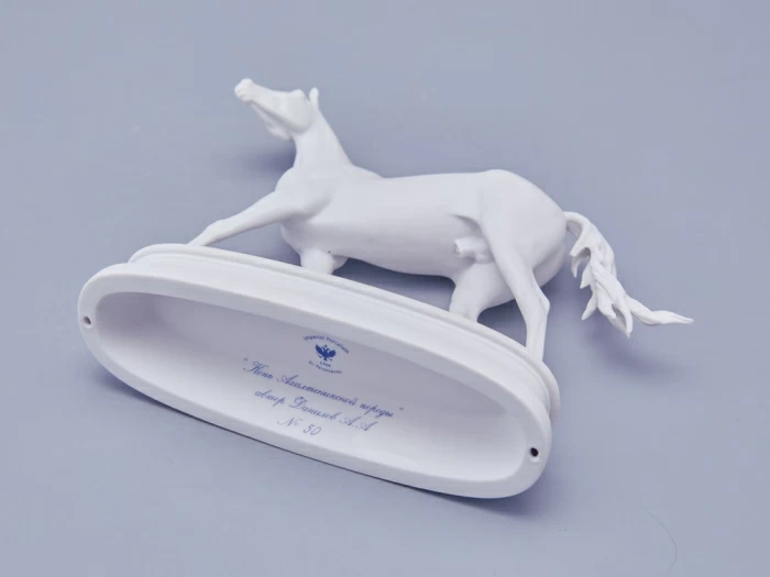 Скульптура в подарочной упаковке, форма Конь Ахалтекинский, рисунок Белый, арт. 81.18627.00.1, 