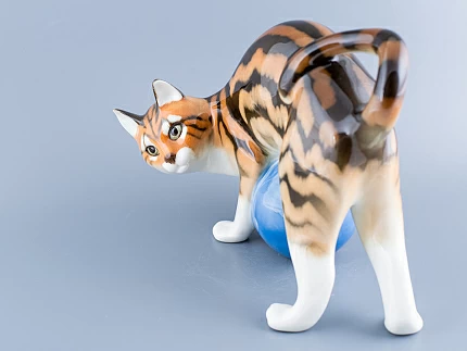 Скульптура форма Кошка с клубком рисунок Мраморный арт. 82.98336.00.1 Скульптура форма Кошка с клубком рисунок Мраморный арт. 82.98336.00.1