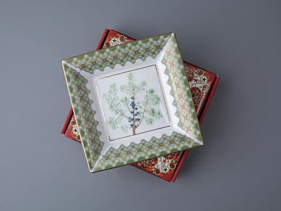 Подставка для мелочей в подарочной упаковке форма Квадратная рисунок Можжевельник ароматный, арт 81.33956.00.1