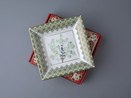 Подставка для мелочей в подарочной упаковке форма Квадратная рисунок Можжевельник ароматный, арт 81.33956.00.1, 