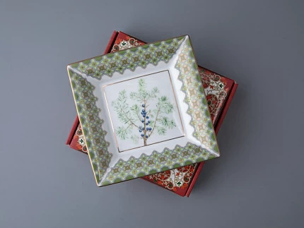 Подставка для мелочей в подарочной упаковке форма Квадратная рисунок Можжевельник ароматный, арт 81.33956.00.1