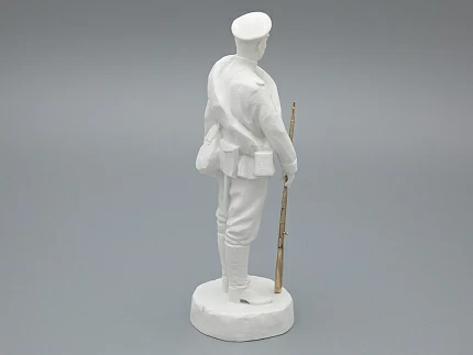 Скульптура Рядовой армейского полка эпохи Николая II, в подарочной упаковке, рисунок Белый бисквит, арт 81.33424.00.1