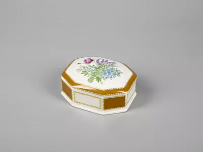 Туалетная коробочка форма Граненая рисунок Люпины арт. 80.59240.00.1