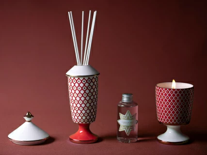 Подарочный Набор Свеча ароматическая рисунок Скарлетт 2 аромат Нежный пион, арт. 81.31001.00.1, 