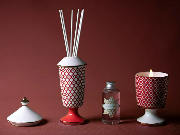 Подарочный Набор Свеча ароматическая рисунок Скарлетт 2 аромат Нежный пион, арт. 81.31001.00.1, 