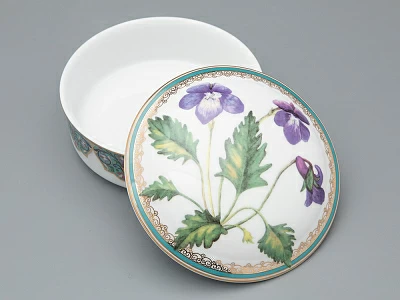 Туалетная коробочка в подарочной упаковке, форма Круглая, рисунок Фиалка надрезанная, арт 81.33190.00.1 Туалетная коробочка в подарочной упаковке, форма Круглая, рисунок Фиалка надрезанная, арт 81.33190.00.1