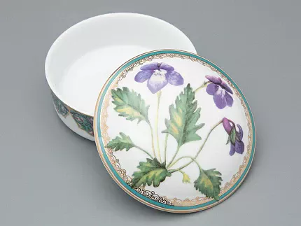 Туалетная коробочка в подарочной упаковке, форма Круглая, рисунок Фиалка надрезанная, арт 81.33190.00.1