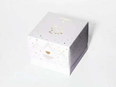 Елочная игрушка в подарочной упаковке, форма Шар с елкой, рисунок Звездопад, арт. 81.33931.00.1