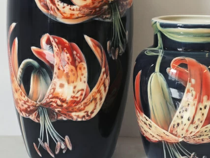 Ваза форма Китайская среднего размера рисунок Ирисы Лилия темный, арт. 80.47142.00.1, 