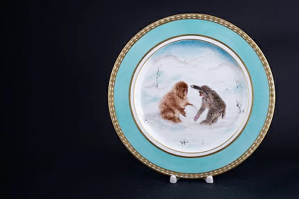 Декоративная тарелка Японские Макаки, на форме Mazarin, арт 60.03554.00.2 Декоративная тарелка Японские Макаки, на форме Mazarin, арт 60.03554.00.2