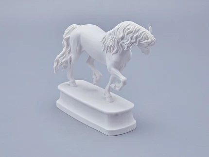 Скульптура в подарочной упаковке, форма Конь Фризской породы, рисунок Белый арт 81.18591.00.1