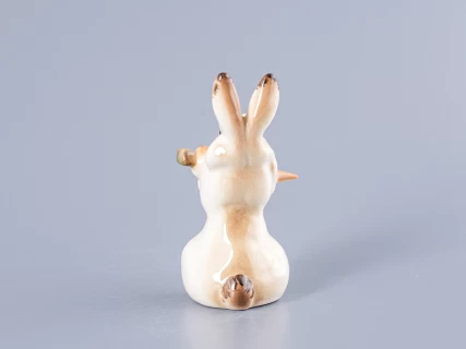 Скульптура Заяц с морковкой № 4 арт. 82.01965.00.1, 