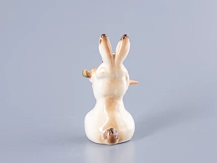 Скульптура Заяц с морковкой № 4 арт. 82.01965.00.1