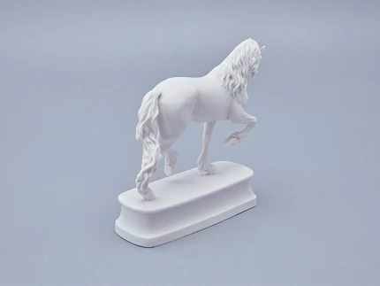 Скульптура в подарочной упаковке, форма Конь Фризской породы, рисунок Белый арт 81.18591.00.1