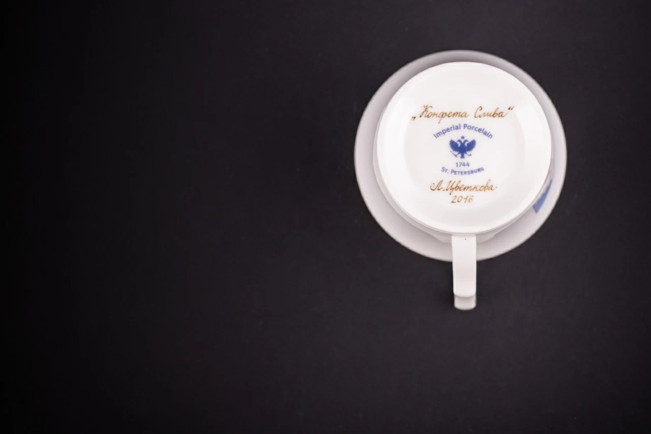 Чашка с блюдцем кофейная, рисунок Конфета Слива, форма Юлия, арт 61.21055.00.1, 