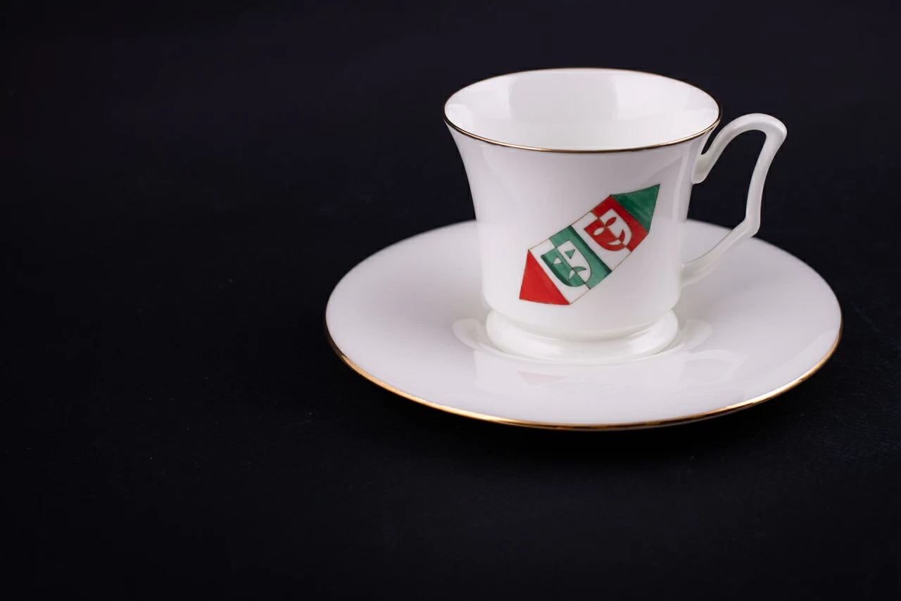 Чашка с блюдцем кофейная, рисунок Конфета Маска, форма Юлия, арт 61.21054.00.1, 