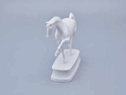 Скульптура в подарочной упаковке, форма Конь Ганноверский, рисунок Белый арт. 81.23029.00.1, 