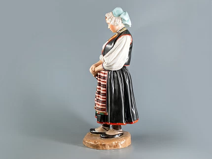 Скульптура Народности России. Финская женщина, арт. 82.93095.00.1