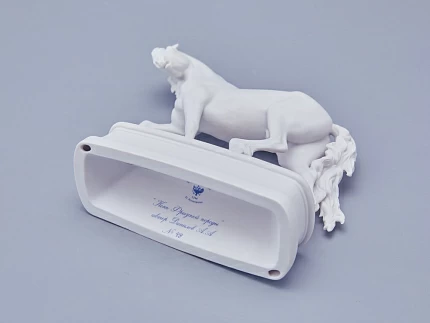 Скульптура в подарочной упаковке, форма Конь Фризской породы, рисунок Белый арт 81.18591.00.1