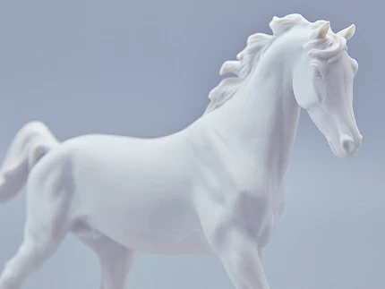 Скульптура в подарочной упаковке, форма Конь Арабской породы, рисунок Белый арт. 81.18628.00.1