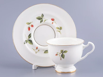 Чашка с блюдцем чайная форма Айседора рисунок Земляника, арт. 81.27540.00.1