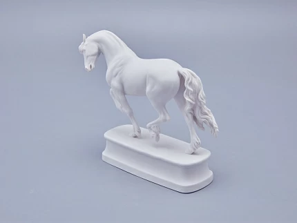 Скульптура в подарочной упаковке, форма Конь Фризской породы, рисунок Белый арт 81.18591.00.1
