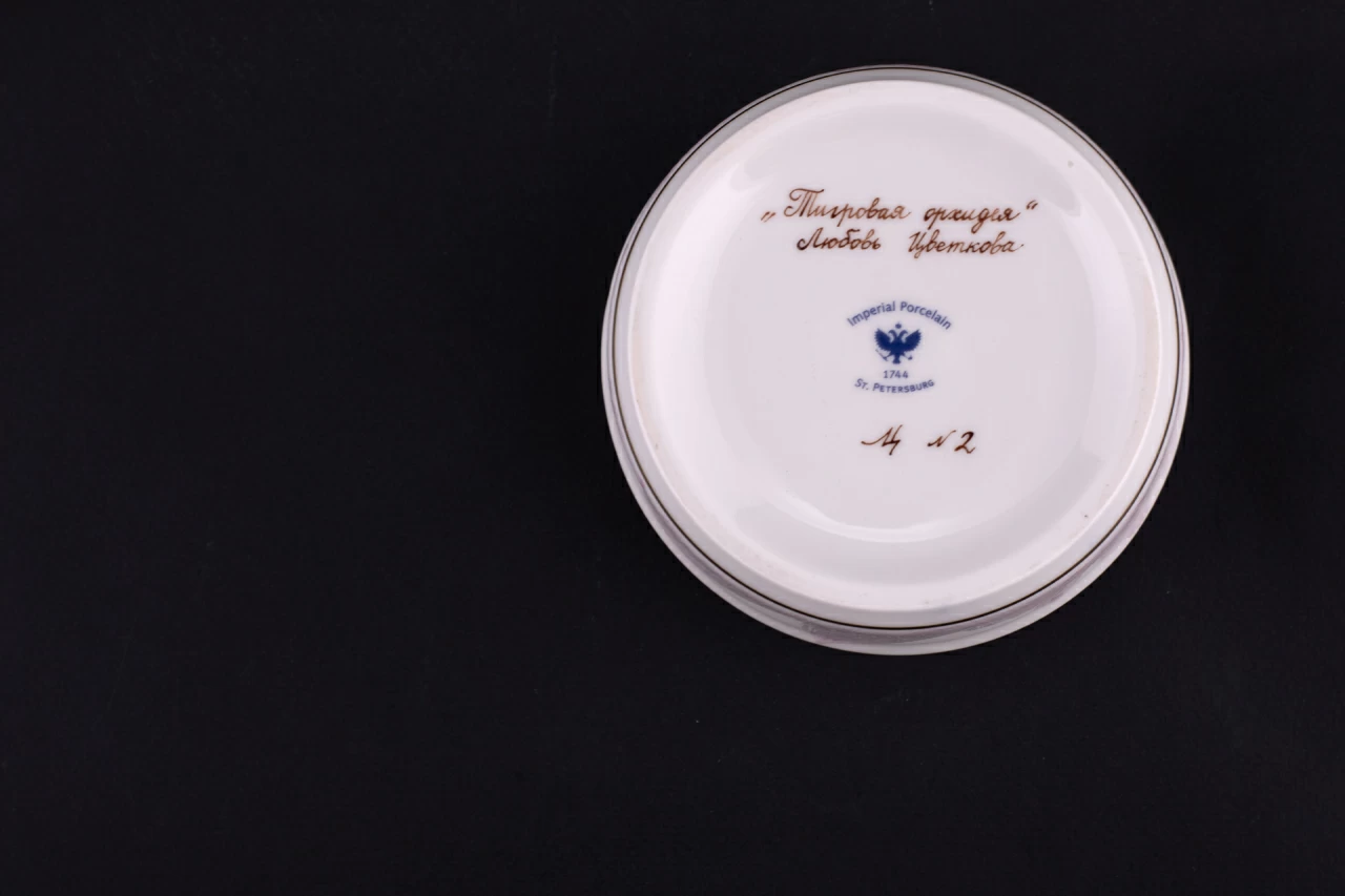 Шкатулка Тигровая орхидея, форма Круглая Орхидея, арт 60.21770.00.1, 