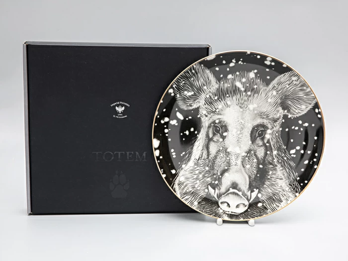 Декоративная тарелка 300 мм в подарочной упаковке, форма Эллипс 2, рисунок Тотем Кабан арт. 81.26807.00.1, 