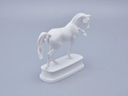 Скульптура в подарочной упаковке, форма Конь Ганноверский, рисунок Белый арт. 81.23029.00.1, 