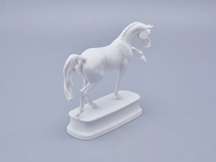 Скульптура в подарочной упаковке, форма Конь Ганноверский, рисунок Белый арт. 81.23029.00.1, 