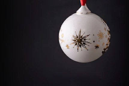 Елочная игрушка Шар с елкой, рисунок Золотая ель, арт 60.21170.00.1