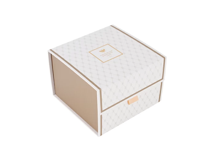 Подарочная упаковка квадратная средняя 170х170х120 мм Белая (на магнитах) арт. 14.70345.01, 