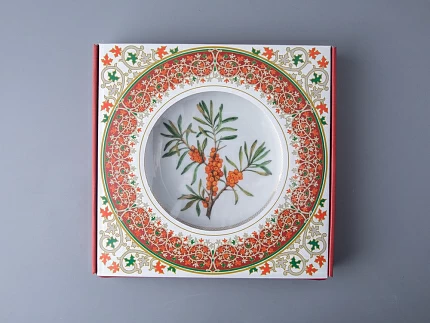 Тарелка декоративная 270 мм в подарочной упаковке форма Европейская рисунок Облепиха сибирская, арт. 81.33947.00.1