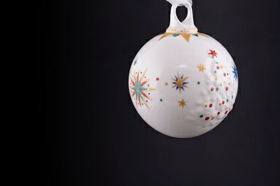 Елочная игрушка Шар с елкой, рисунок Звездочки, арт 60.21173.00.1