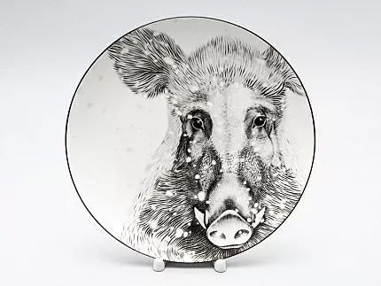 Декоративная тарелка 230 мм в подарочной упаковке, форма Эллипс 2, рисунок Тотем Кабан арт. 81.26810.00.1