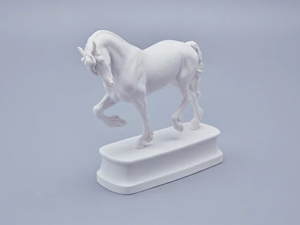 Скульптура в подарочной упаковке, форма Конь Фризской породы, рисунок Белый арт 81.18591.00.1